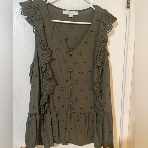 LOFT Tops - LOFT eyelet sleeveless blouse
